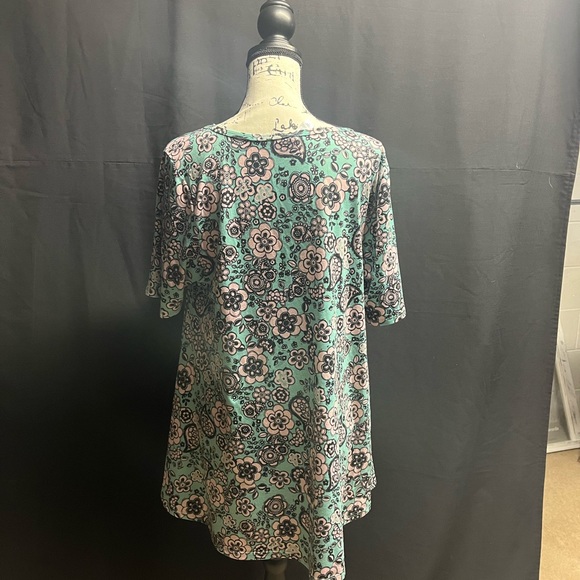 Lularoe Perfect Tee Size Large but fits up to 2X. Teal and Floral Print - Picture 2 of 6